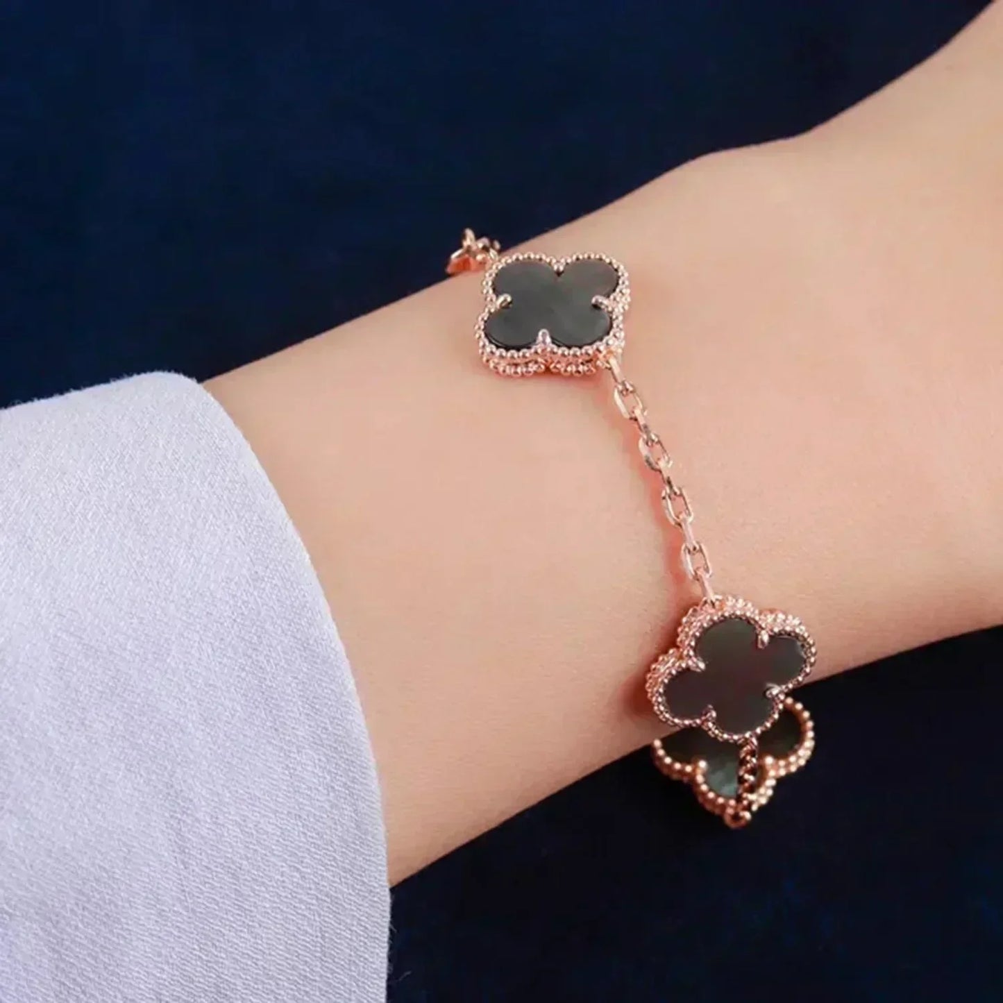 ˇGilded EraˇCLOVER 5 MOTIF GRAY MOP BRACELET