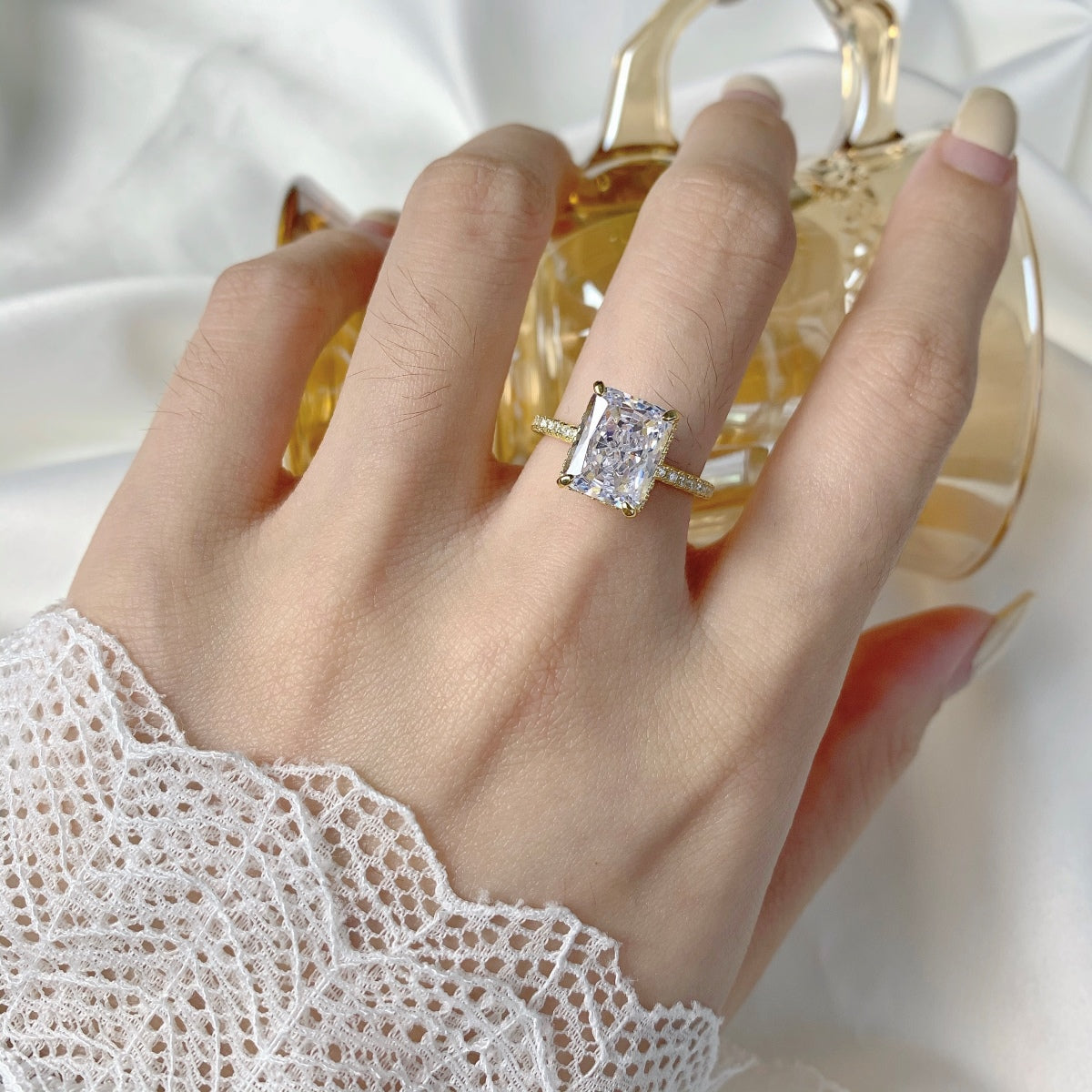 [STREET]Luxurious Engagement Ring