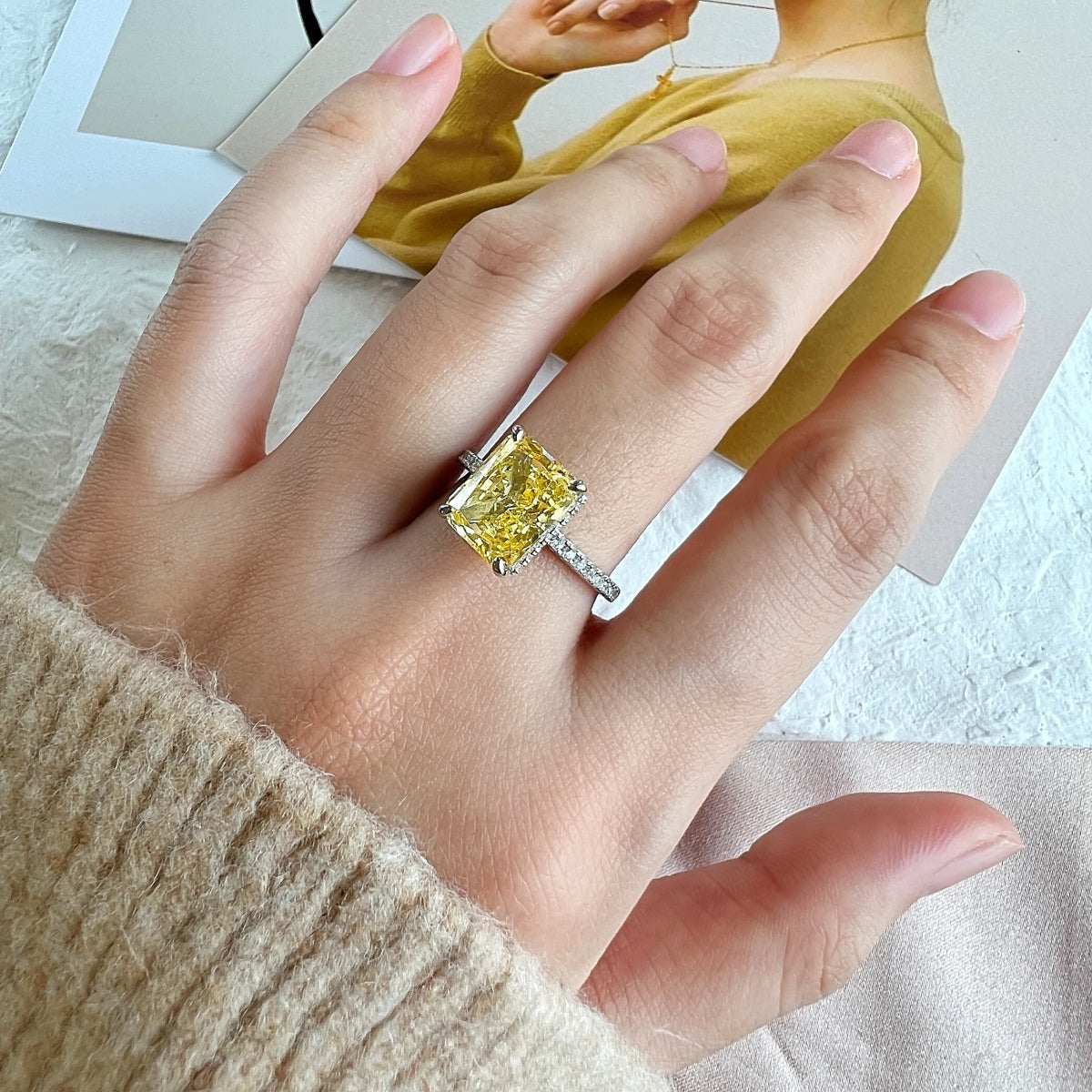 [STREET]Luxurious Engagement Ring