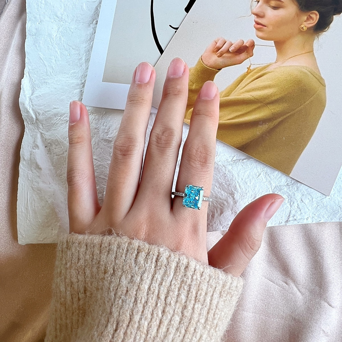 [STREET]Luxurious Engagement Ring