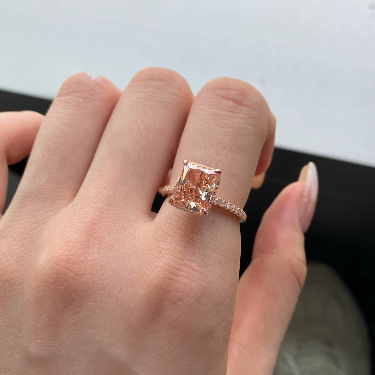 [STREET]Luxurious Engagement Ring