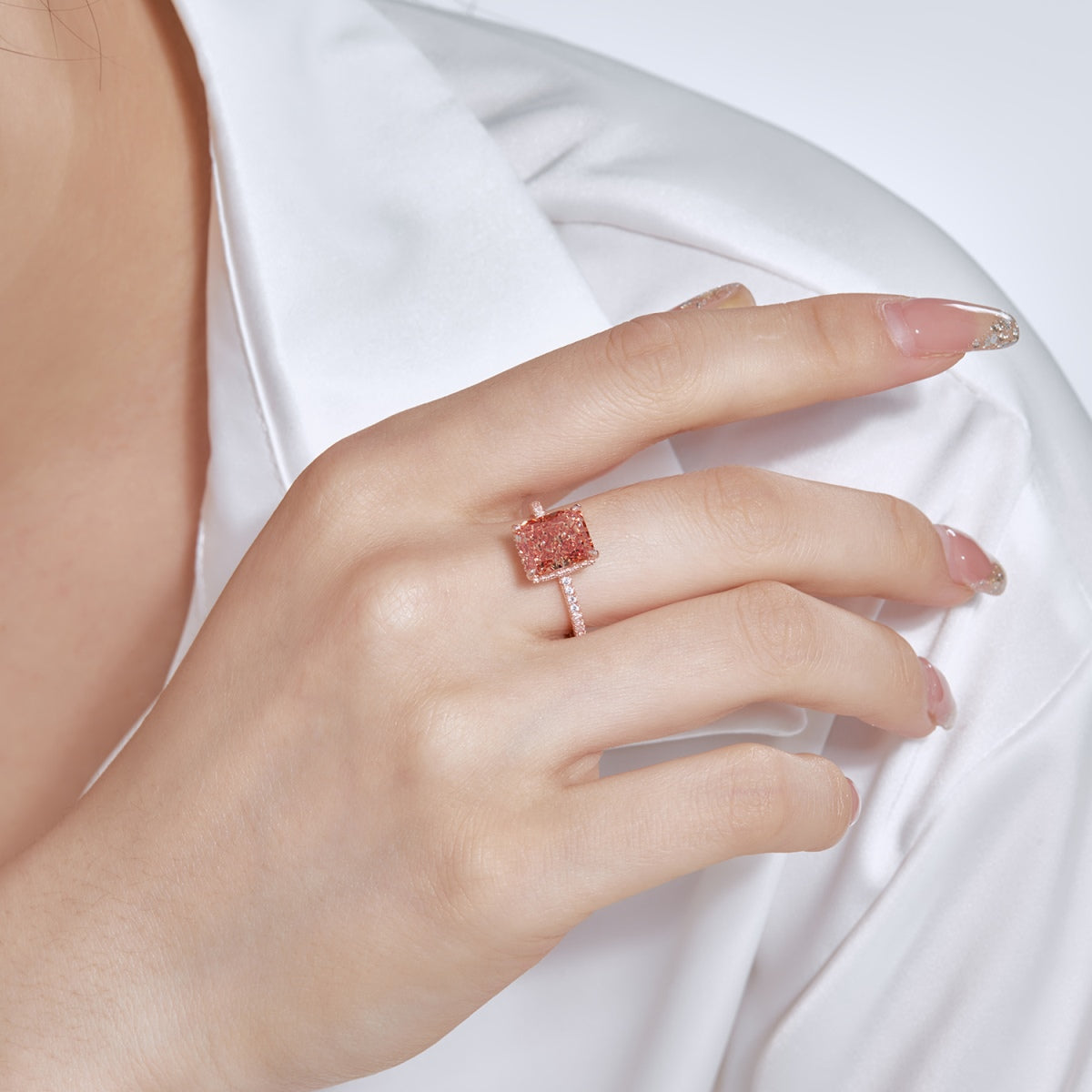 [STREET]Luxurious Engagement Ring