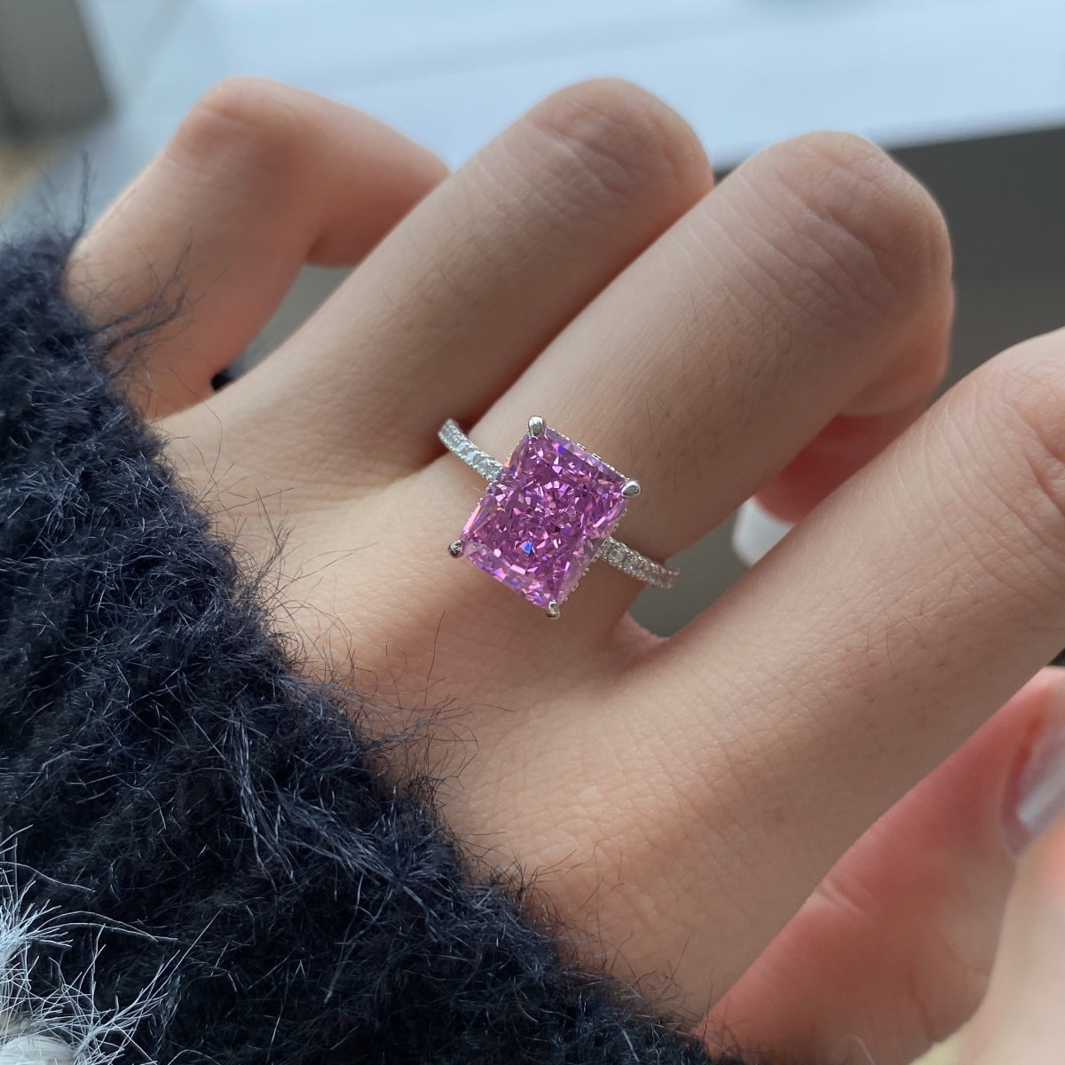 [STREET]Luxurious Engagement Ring