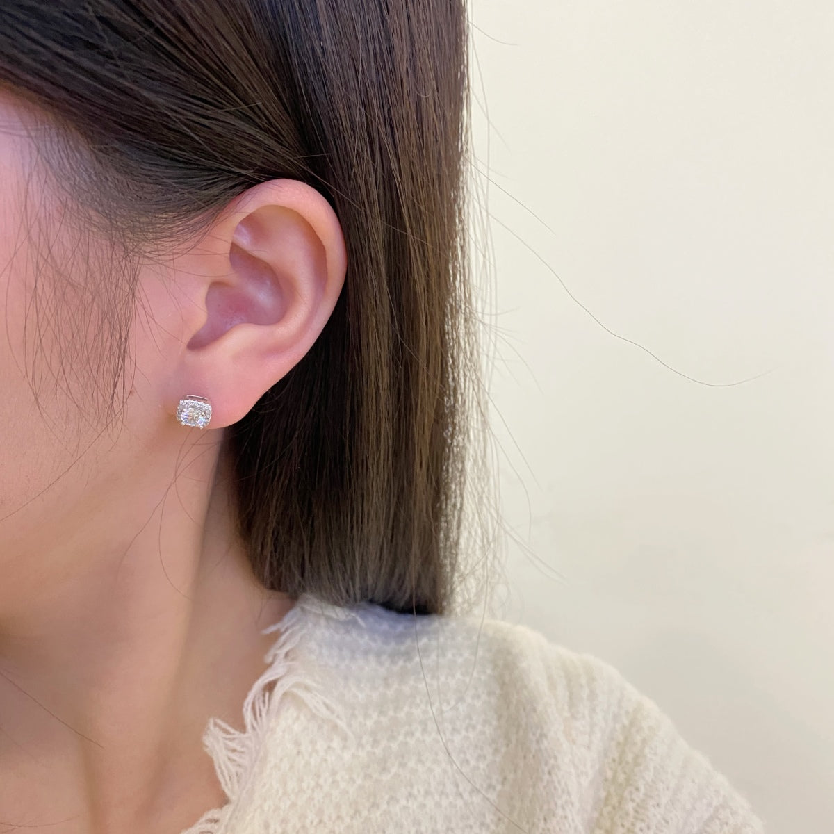 [STREET]Classic Round Center Stone Stud Earrings
