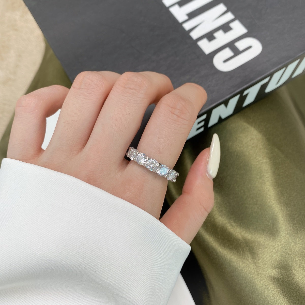[STREET]Gorgeous Round Cut Tennis Ring
