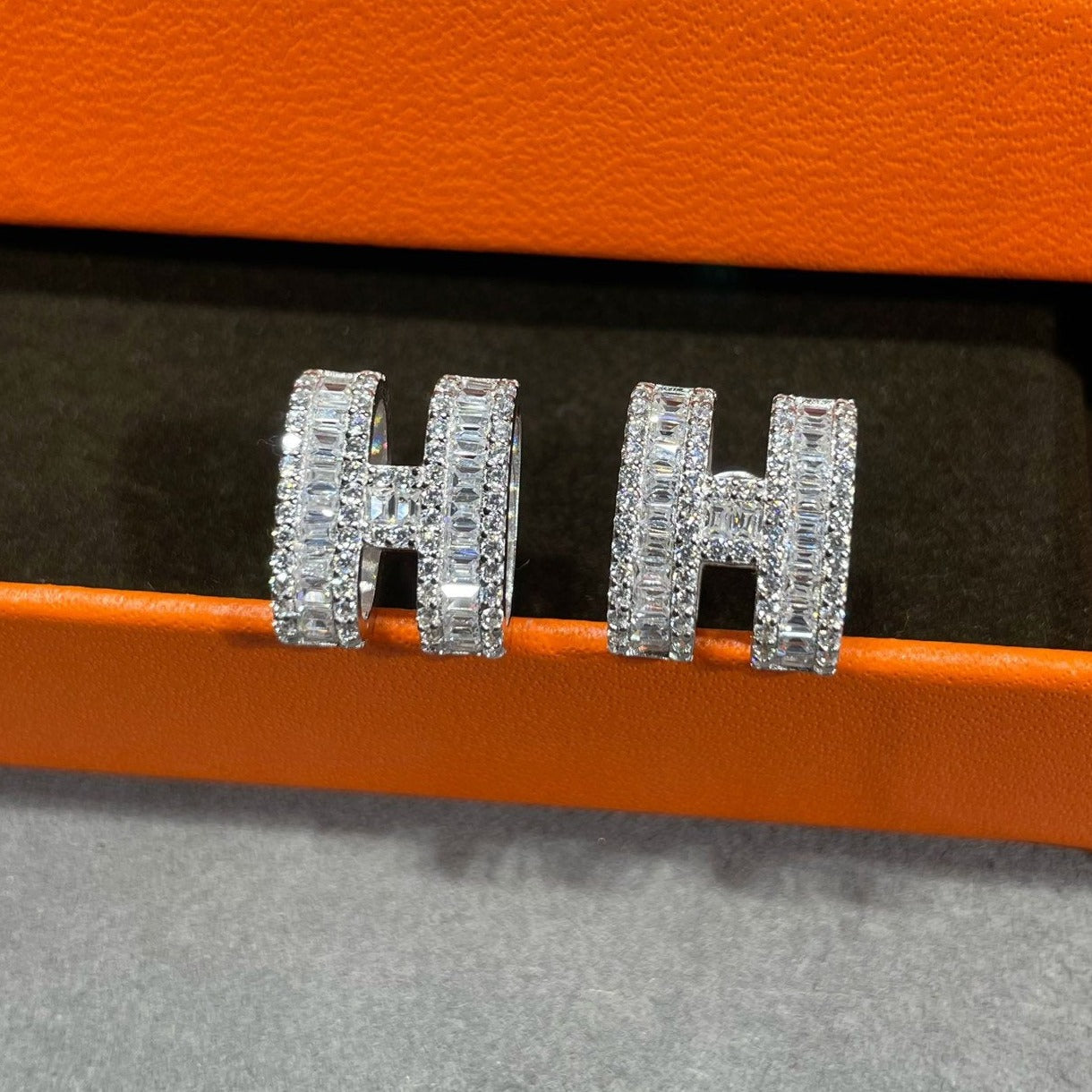 ˇGilded EraˇH STUD EARRINGS WITH SILVER DIAMONDS