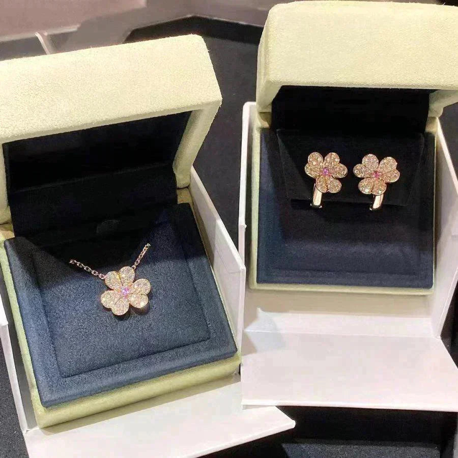 ˇGilded EraˇFRIVOLE ROSE GOLD FLOWER DIAMOND NECKLACE